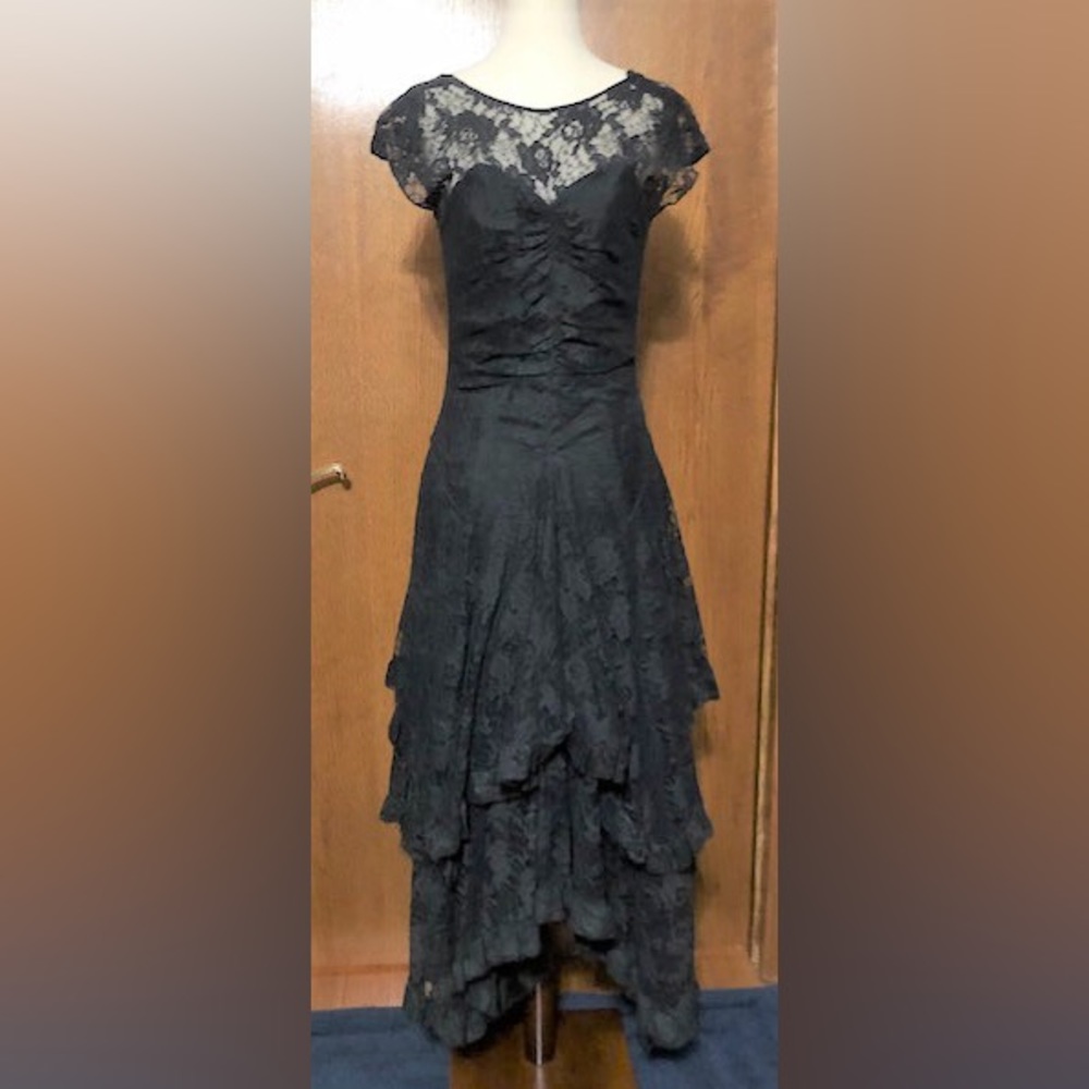 Vintage Multi-tiered full skirt Lace Dress **